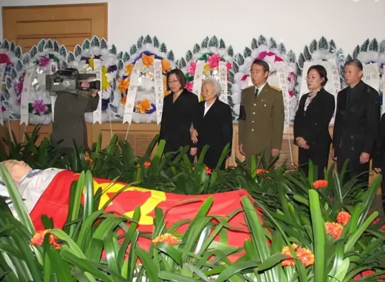 At Wang Guangmei's funeral in 2006, a 97-year-old veteran of the Red