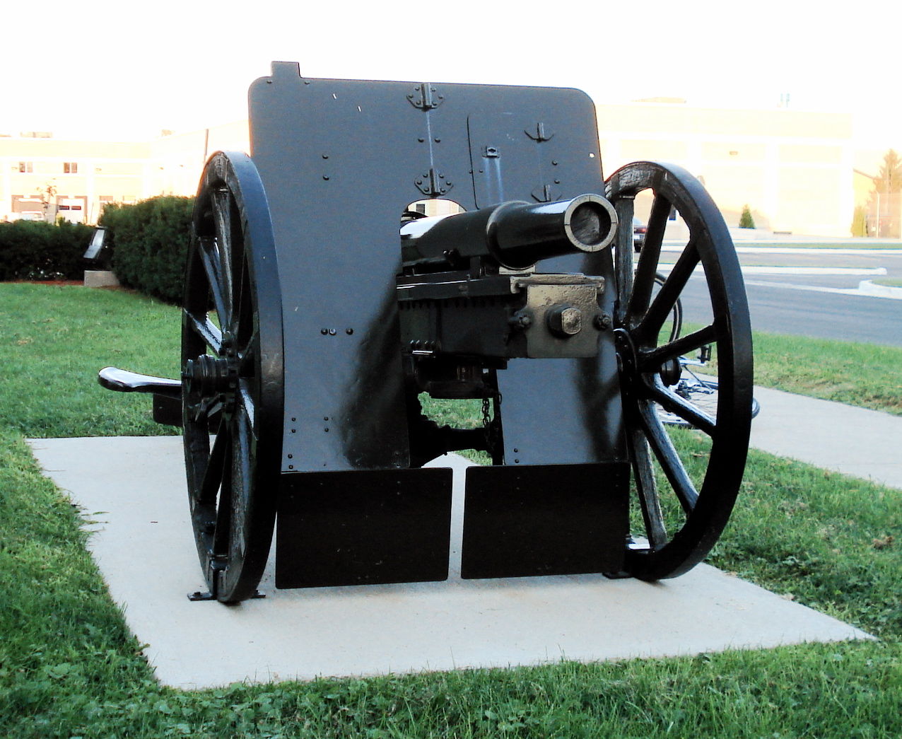 What's the difference between a howitzer, a mortar, and a cannon? iNEWS