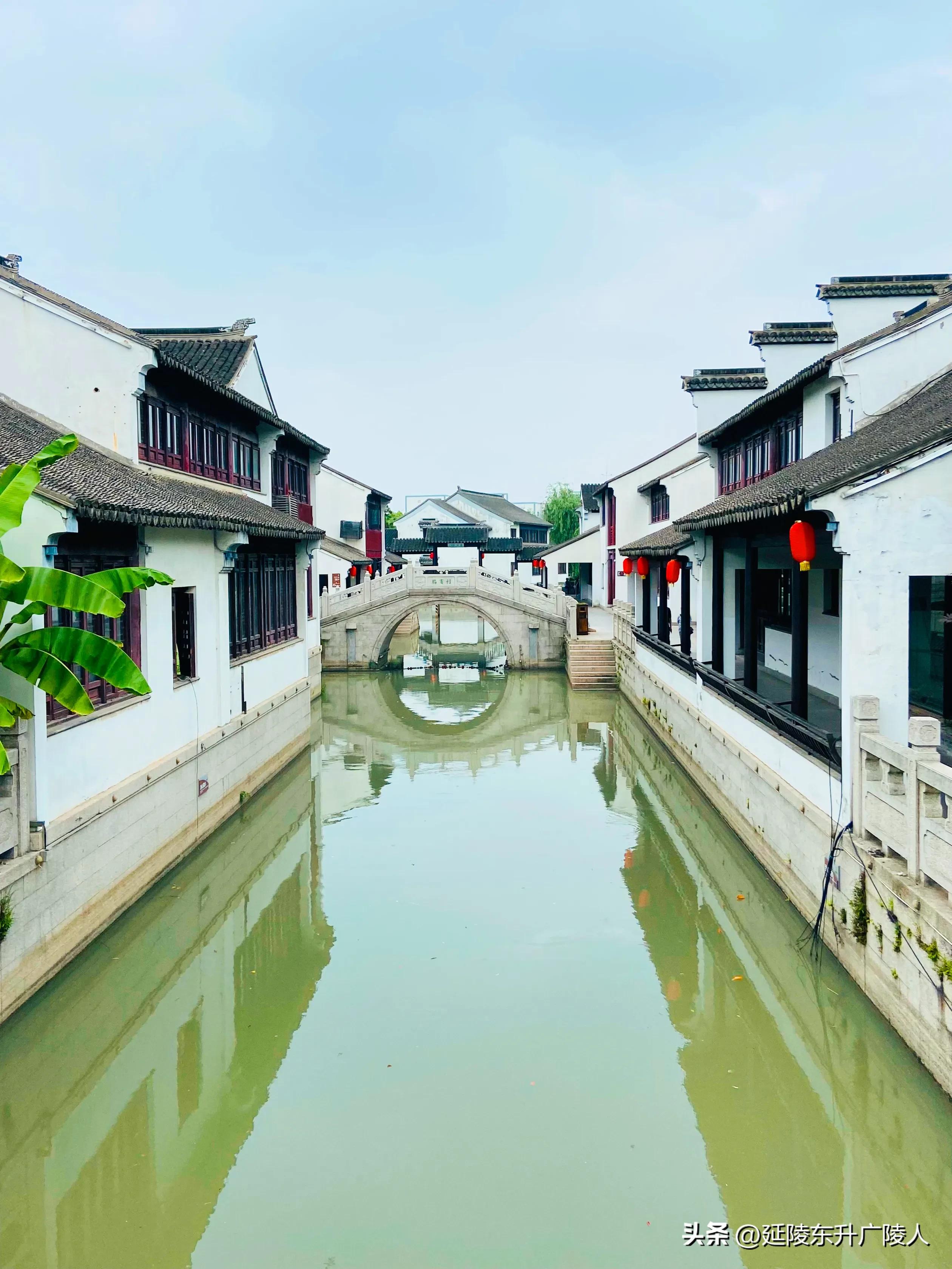 The Wansheng rice line Arhat in the ancient town of Luzhi, a water town ...