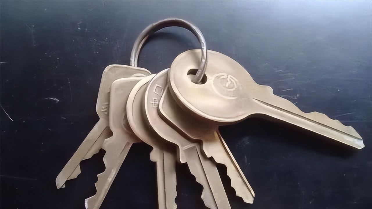 Don't throw away the old keys at home, keep them for home use, it's