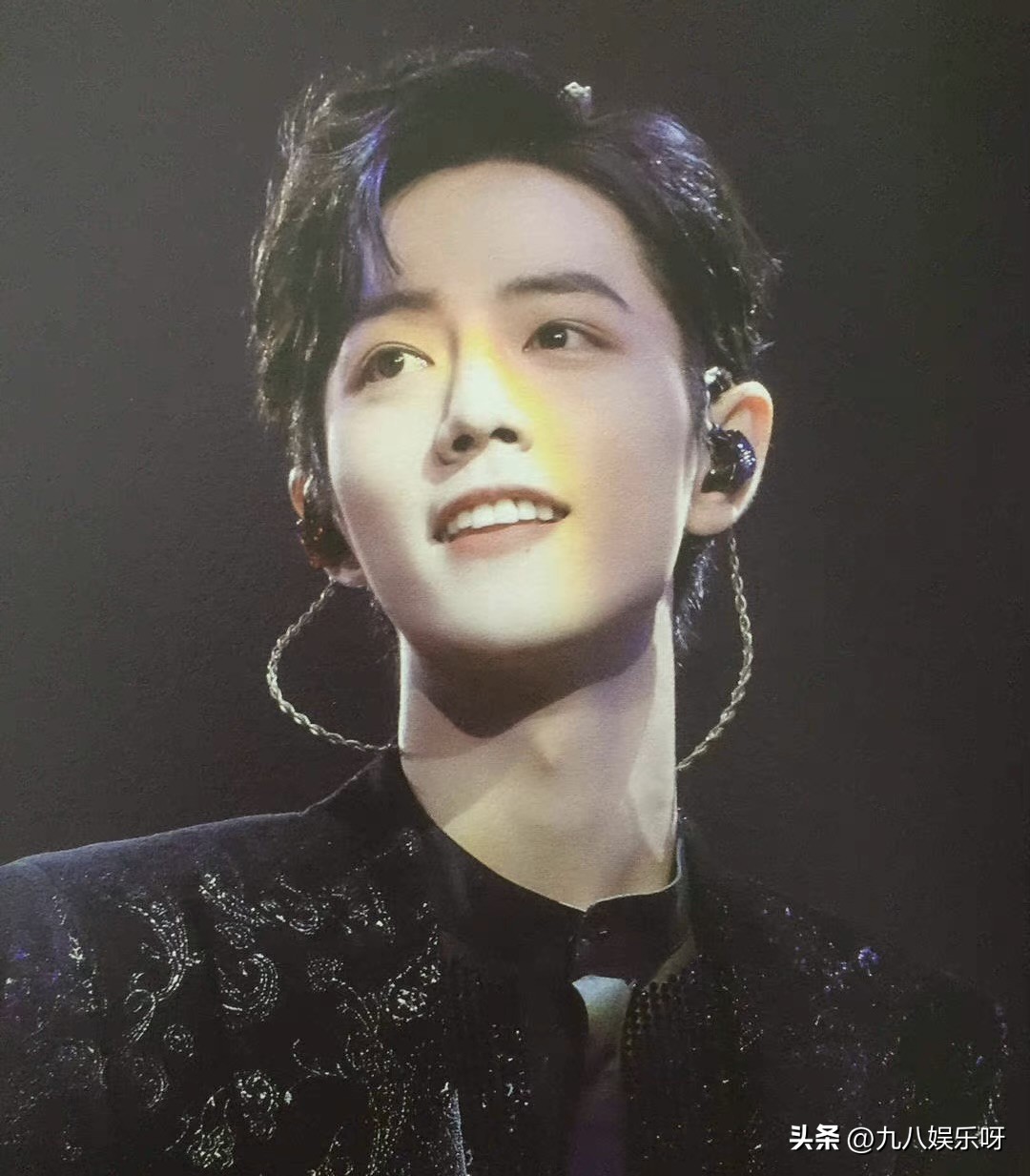 The age group of Xiao Zhan's fans has expanded, and he was nominated by Blue V again, the "new