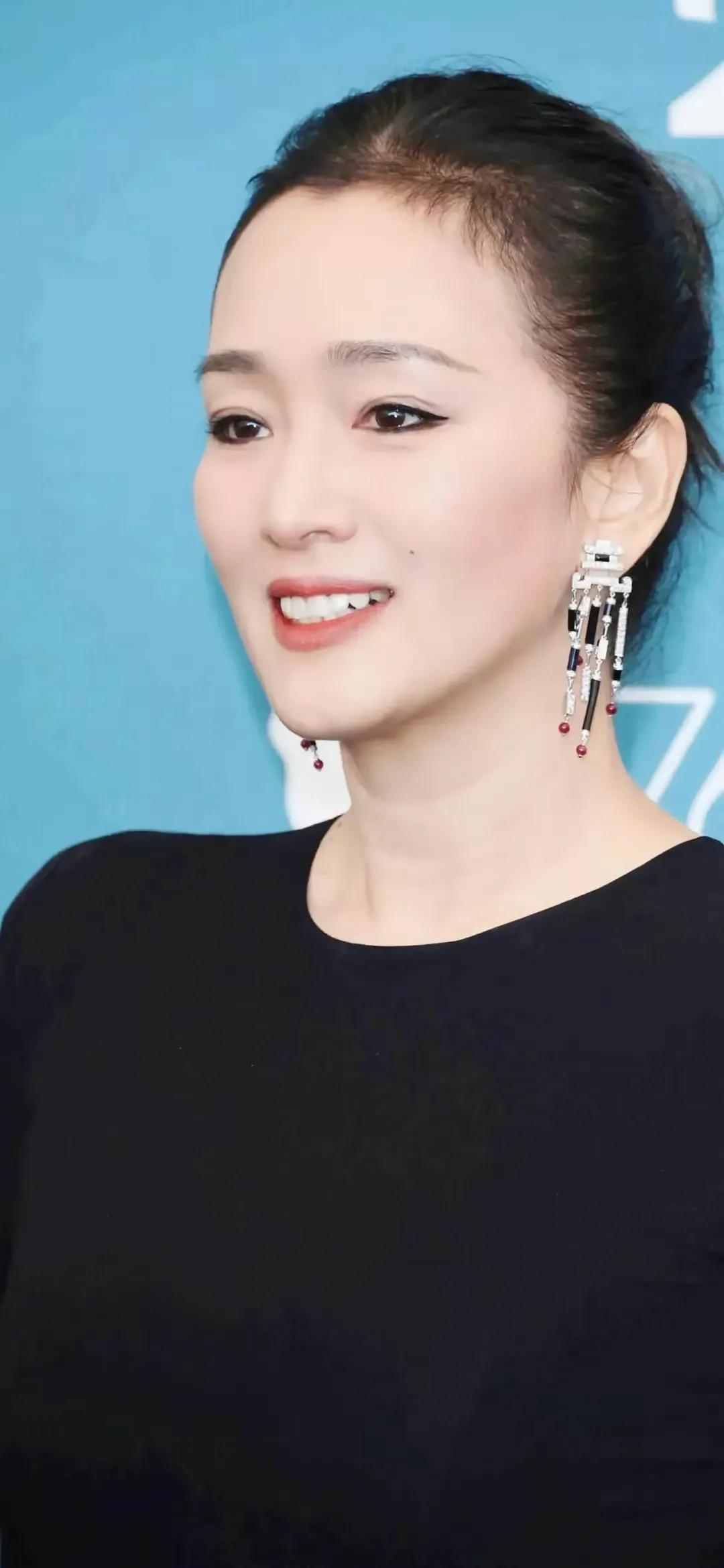 The most domineering actress Gong Li, do you still remember her? - iNEWS