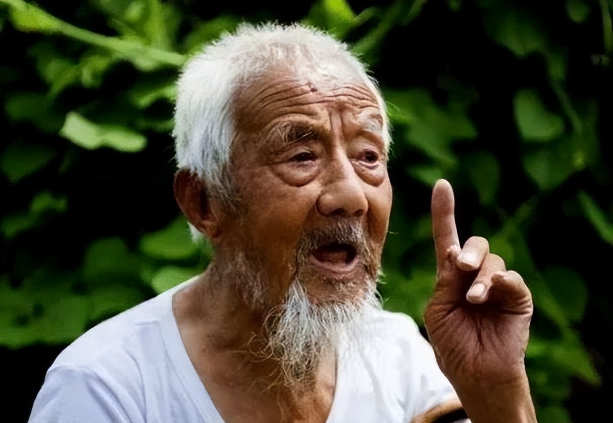 There are two hurdles in old age, can you live longer if you survive it