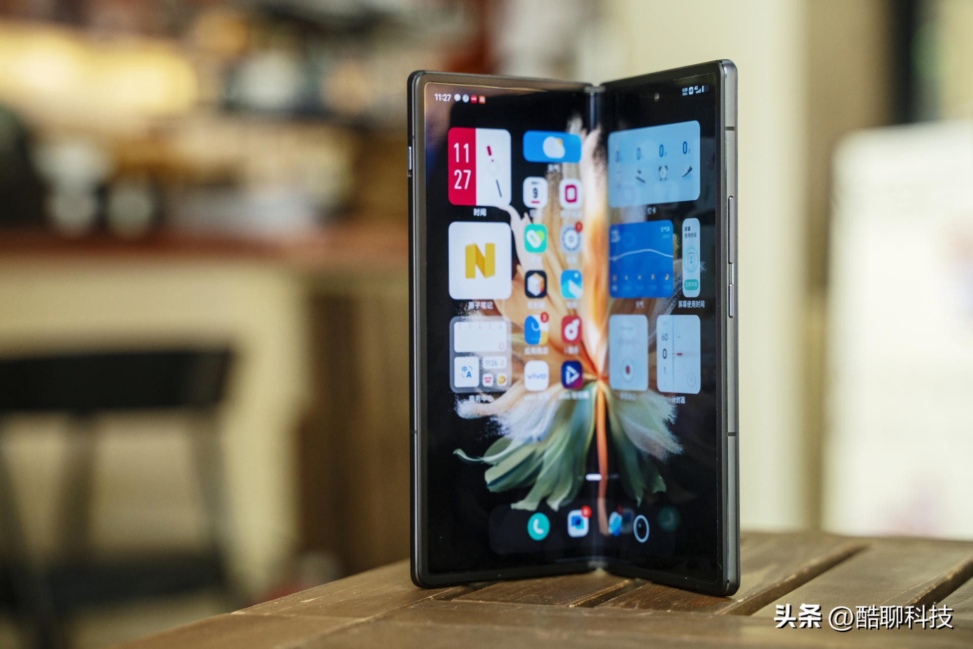 Almost perfect folding screen inner screen!vivo X Fold crease is ...