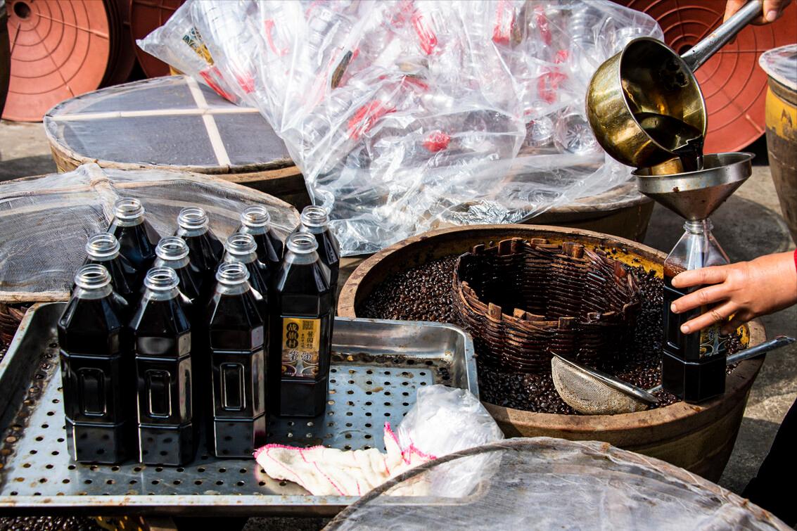 Soy sauce is divided into light soy sauce and dark soy sauce. What does "sauce" mean, and how to