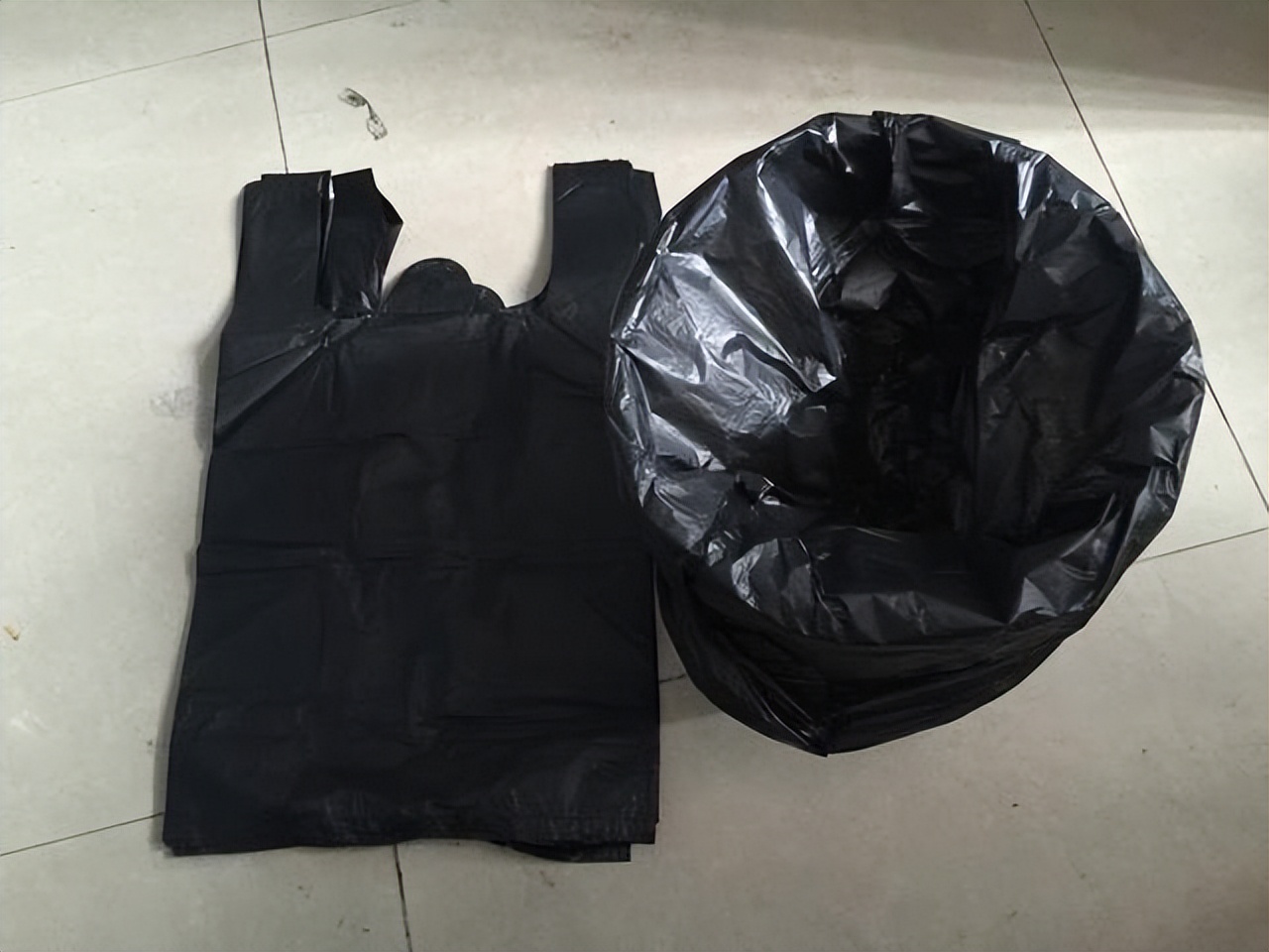 Putting "plastic bags" in the refrigerator can cause cancer, is it