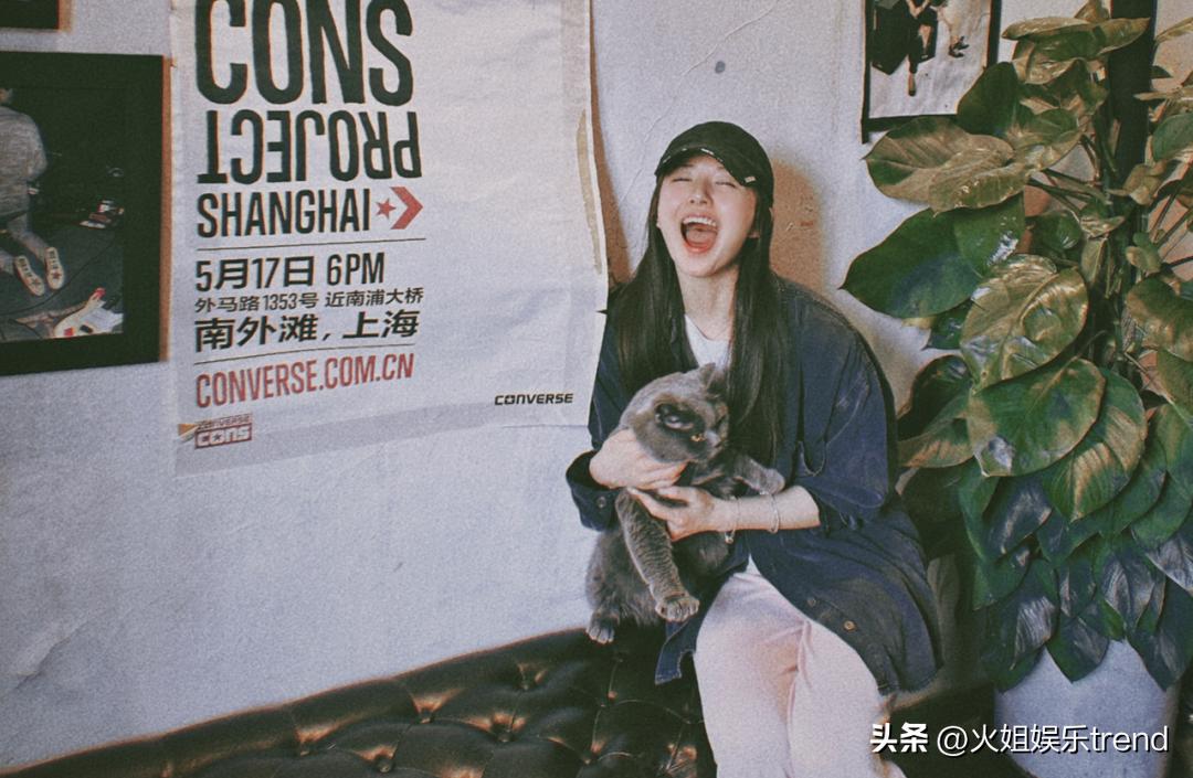 Zhao Lusi was spat on by black fans, fans her jaw was shaking, she was