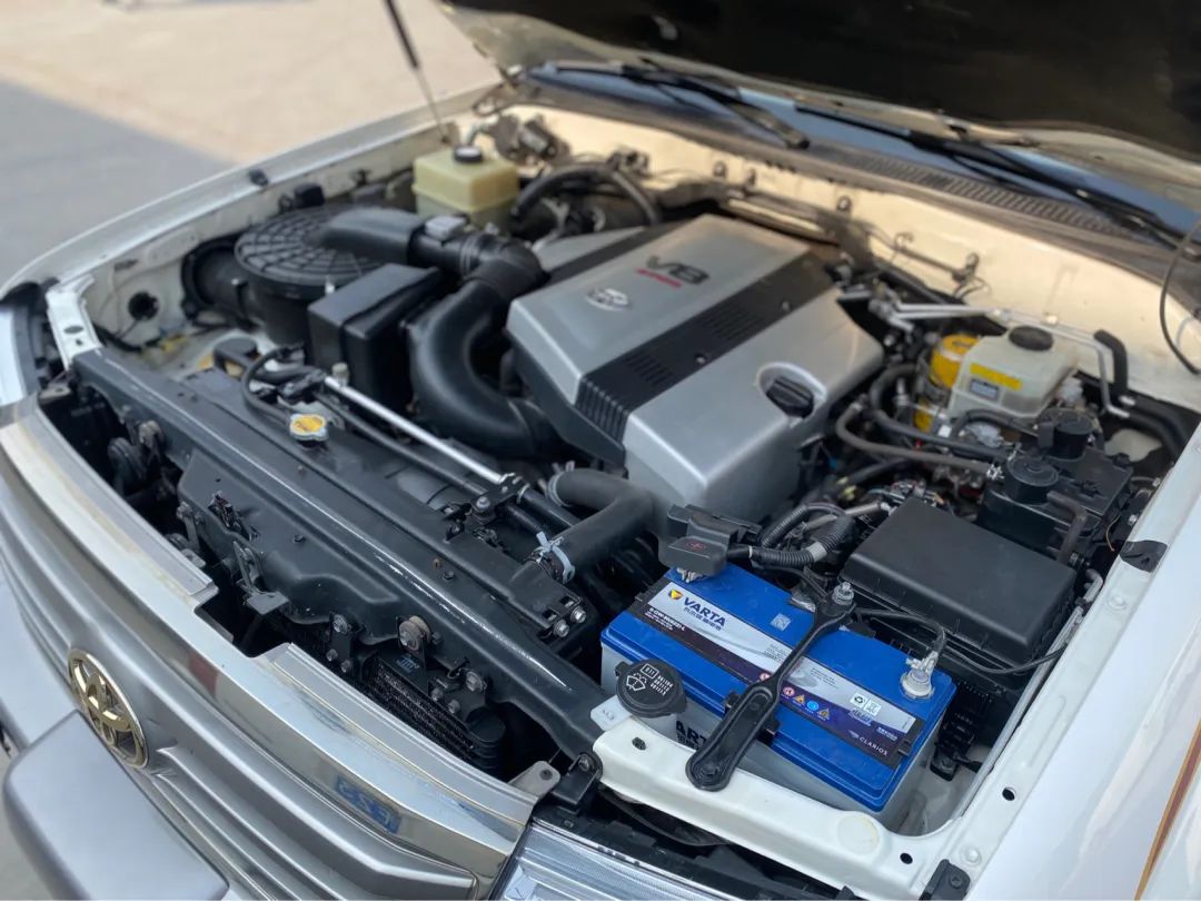 Refurbished a 2007 Land Cruiser LC100, a classic old car, domineering ...