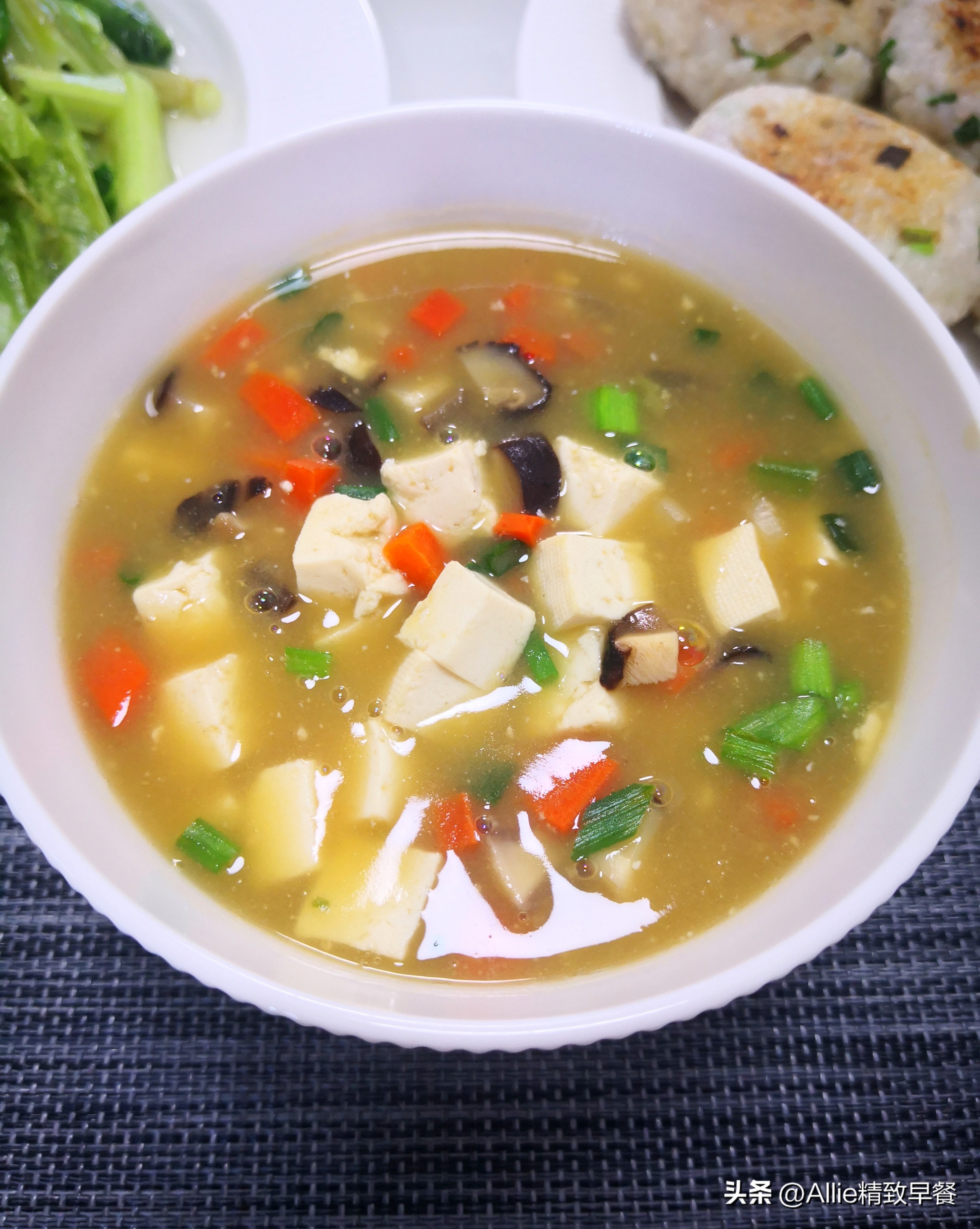 There are many benefits to drinking soup before meals. Try this golden