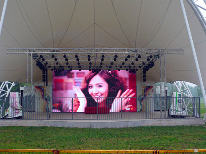 The difference between conventional fullcolor LED display and stage