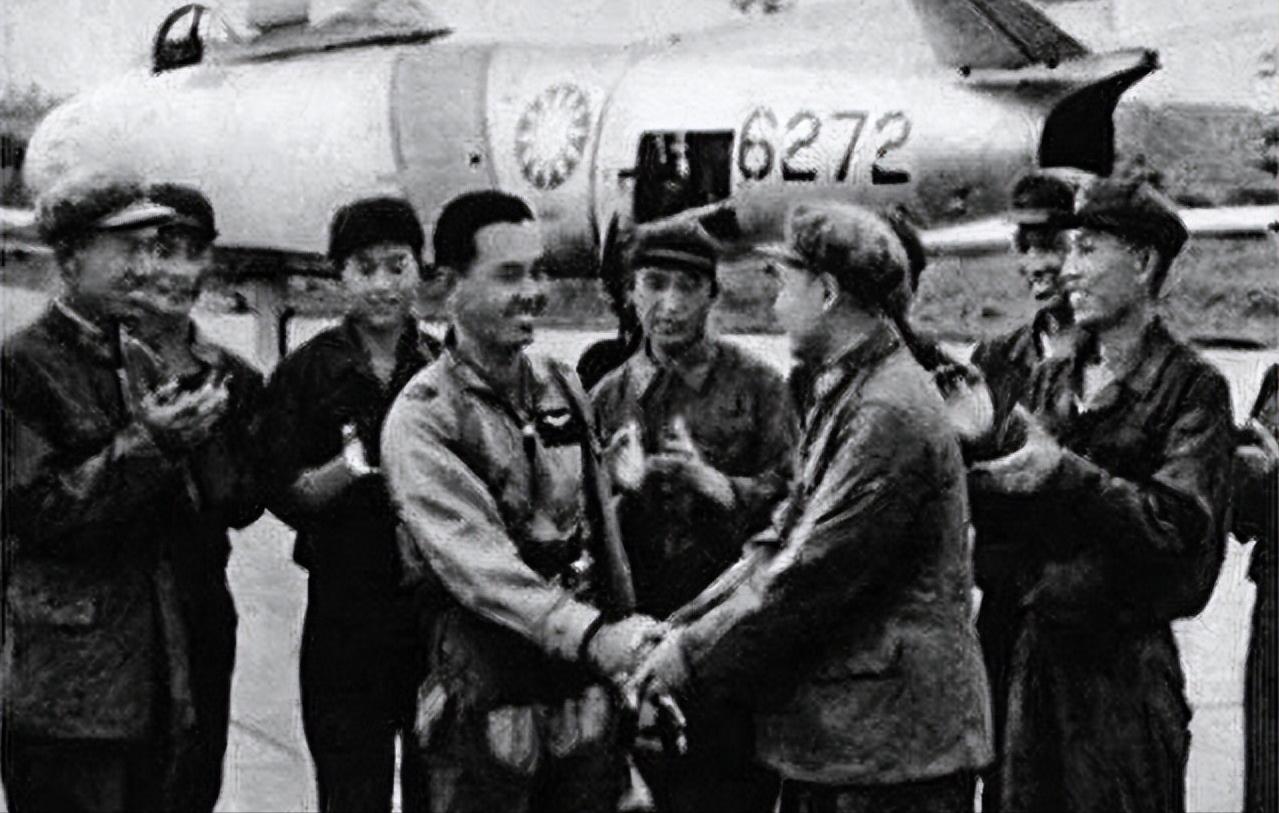 Six defector pilots from the National Army sent American advanced ...