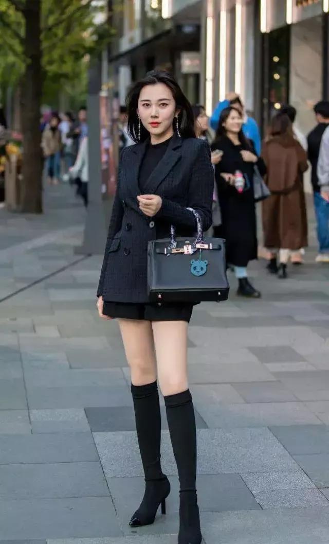 Do black clothes really show off your figure? iNEWS