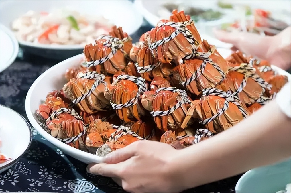 Which one has high cholesterol, swimming crab or hairy crab? iNEWS