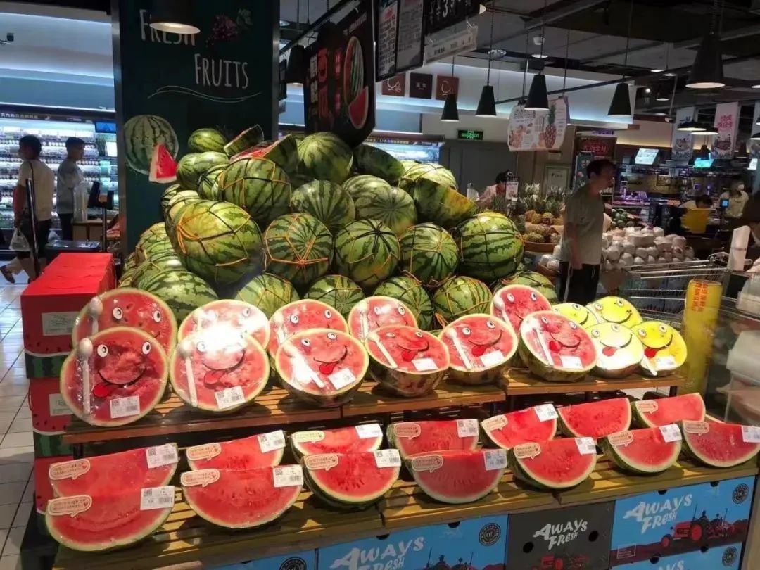 Supermarket fresh cut fruit display appreciation - iNEWS