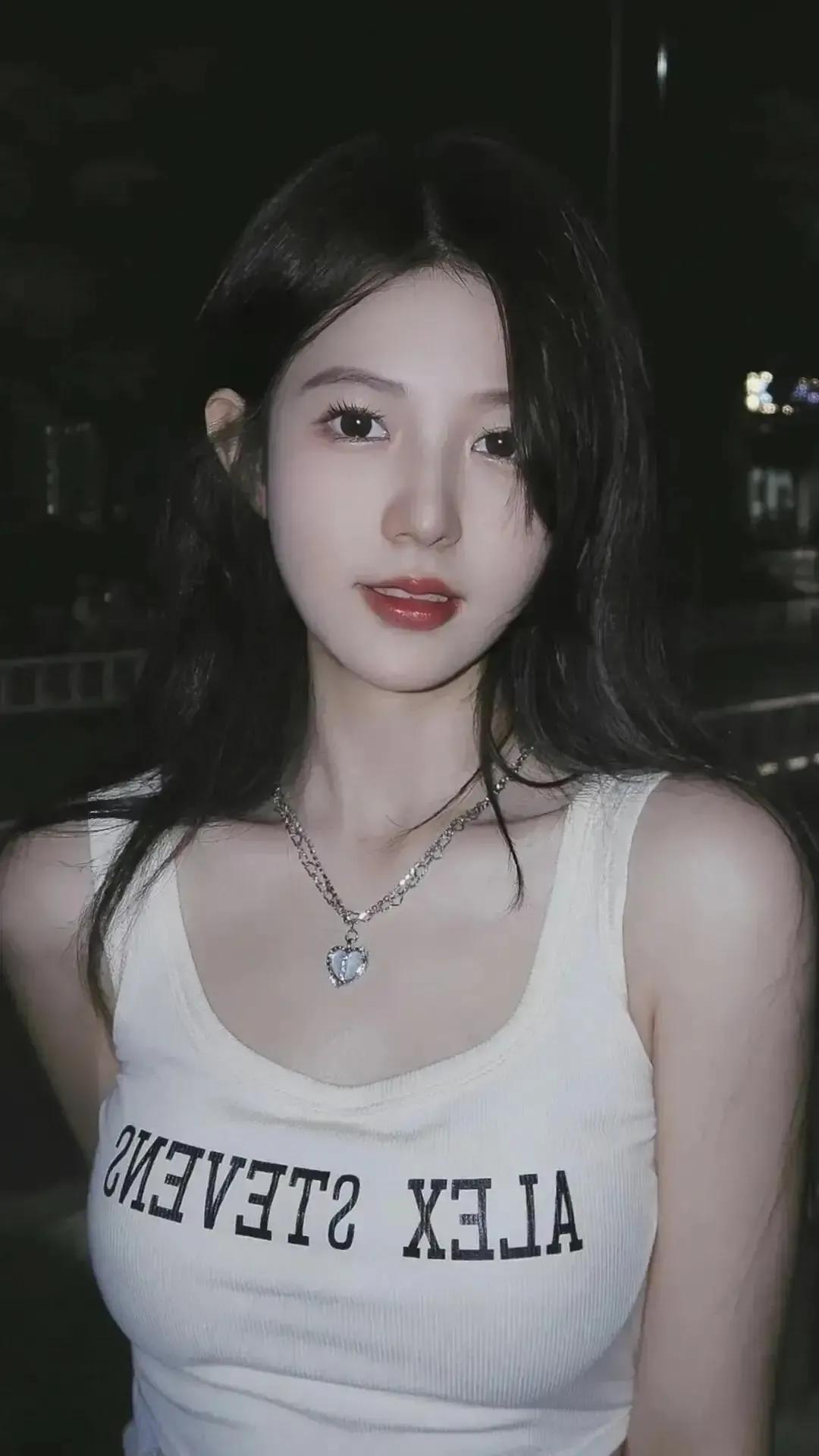 Sun Yunzhu's beautiful picture - iNEWS