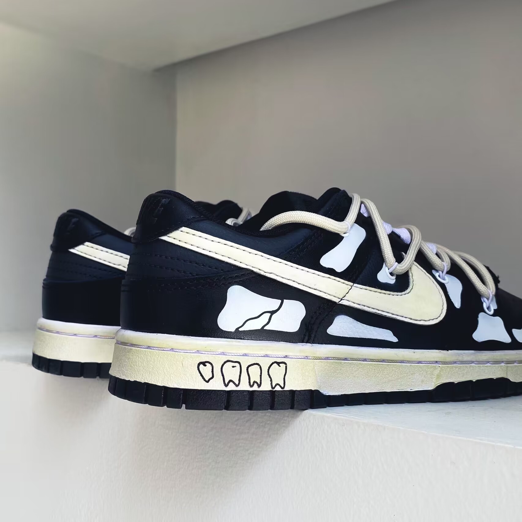 Skull Dunks Black and white skull Dunk custom, not handsome a - iNEWS