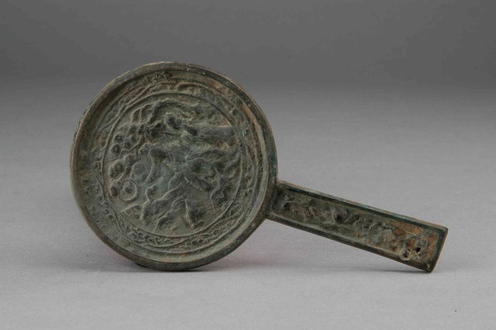 Analysis of Bronze Mirrors in Song and Yuan Dynasties Brilliant Inheritance of Art and Culture