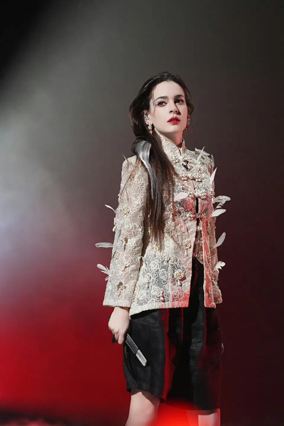 "Sisters Who Make Waves 2023" resurrection stage show, Wang Xiaomin is ...