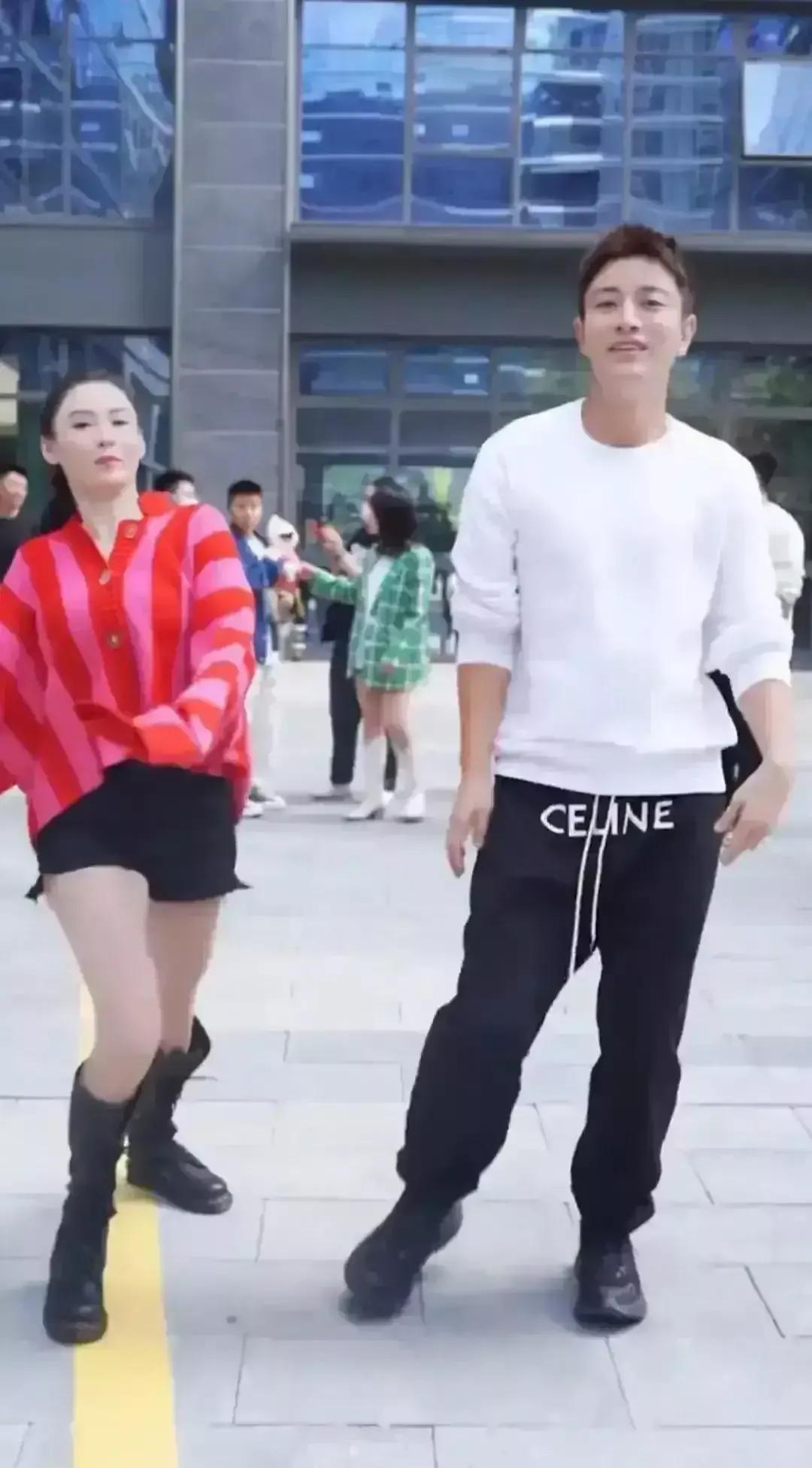 Cecilia Cheung and Jia Nailiang are too eye-catching in the same frame ...