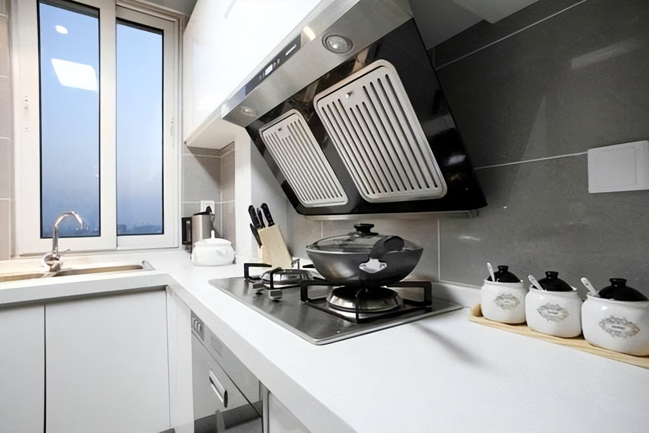 After the fall, is it better to take a bath every few days?It's been