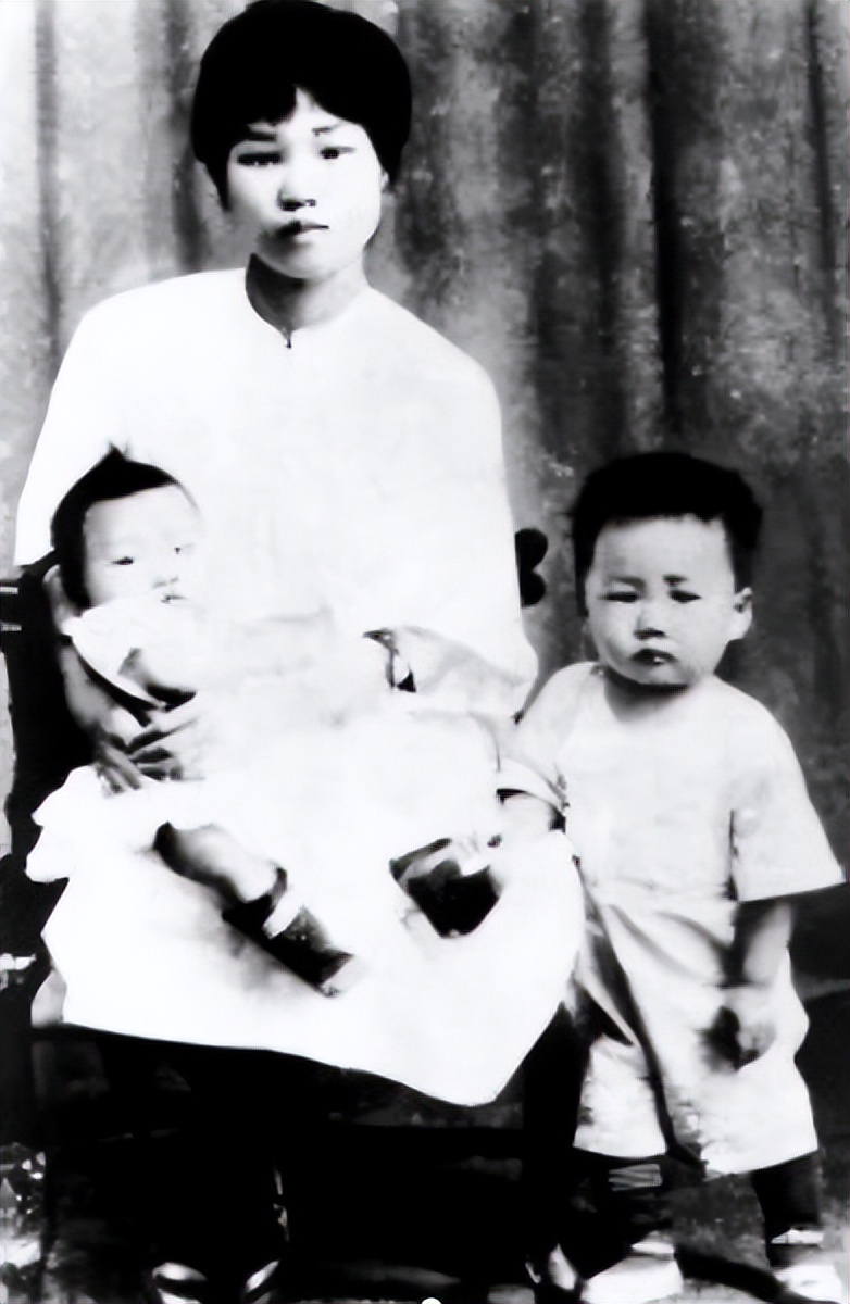 At Mao Anying's wedding in 1949, because of a gift, Mao Zedong and his ...