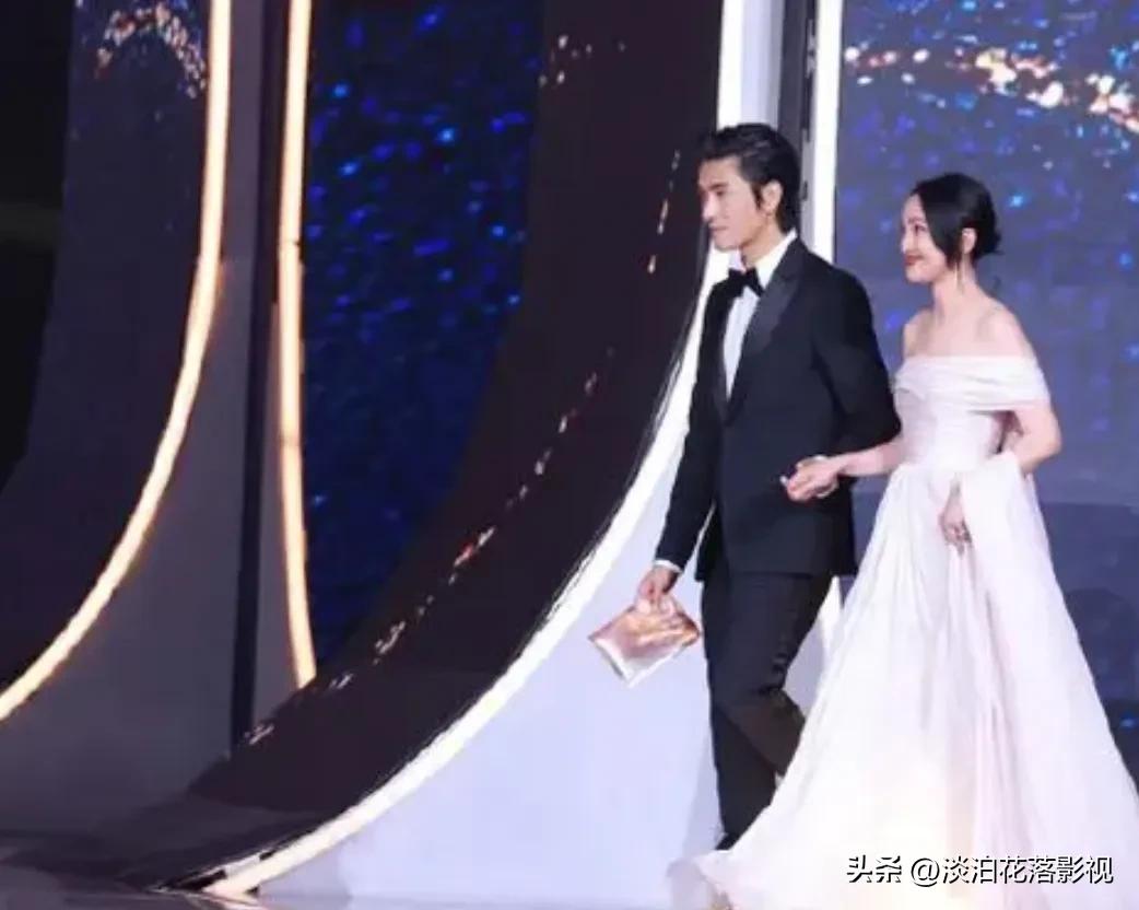 Chen Kun and Zhou Xun are on the same stage again, one is still ...