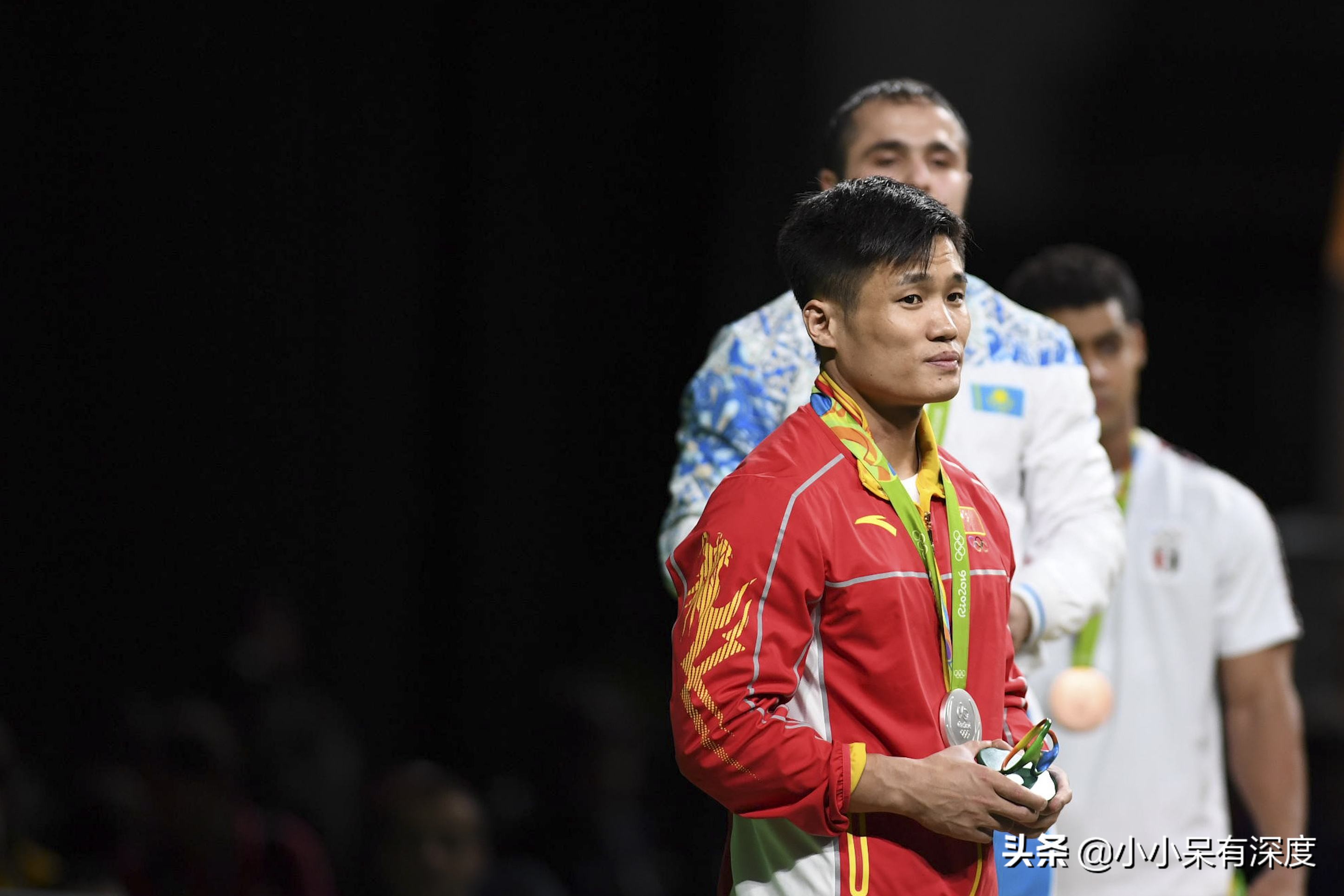 Olympic champion Lu Xiaojun, 37 years old, stood on the top of the Olympics, his wife was fair