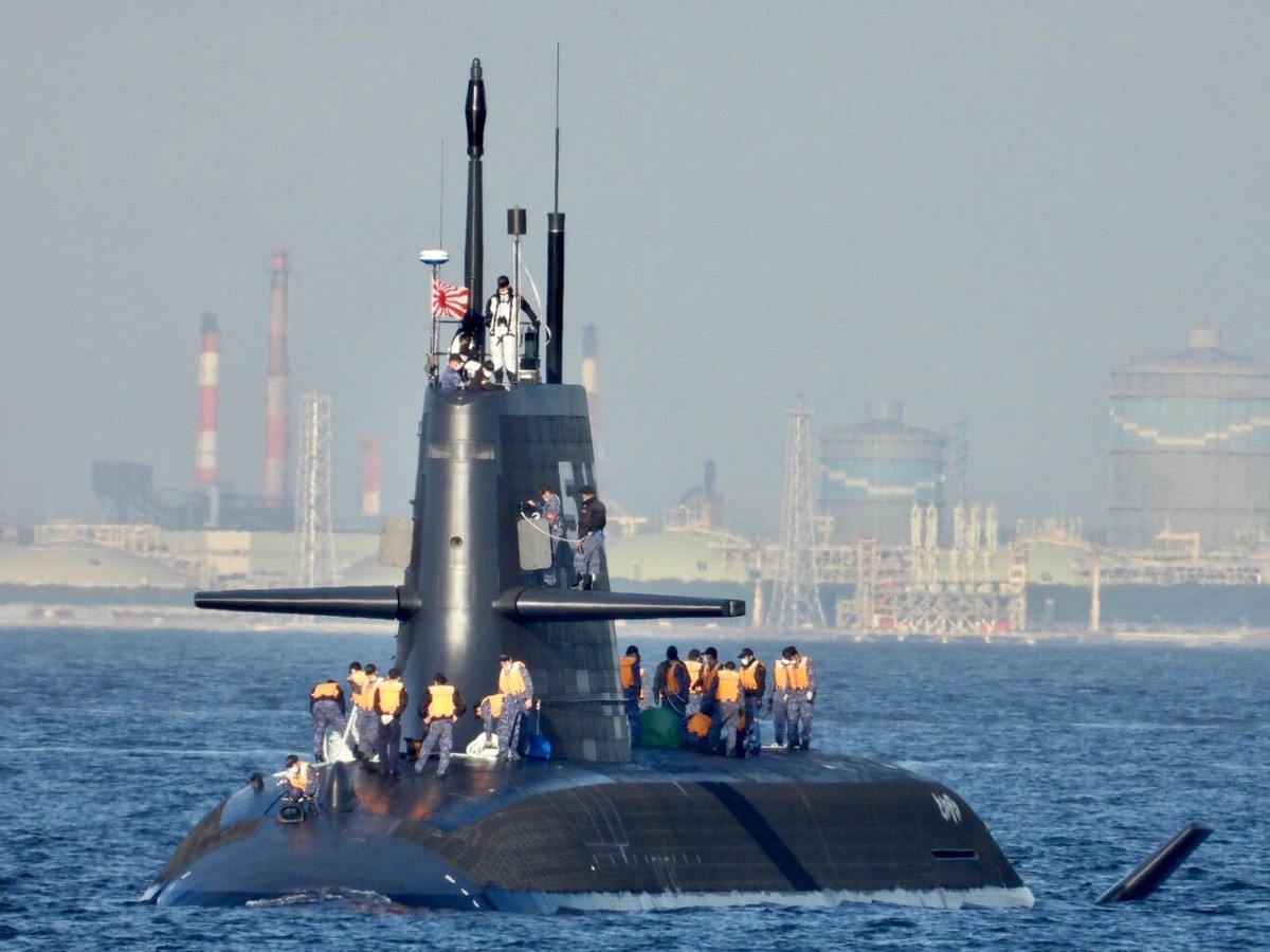 Japan is equipped with advanced submarines and aircraft carriers in ...