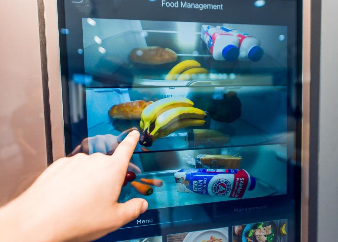 What is a refrigerator lens and what does it do? iNEWS