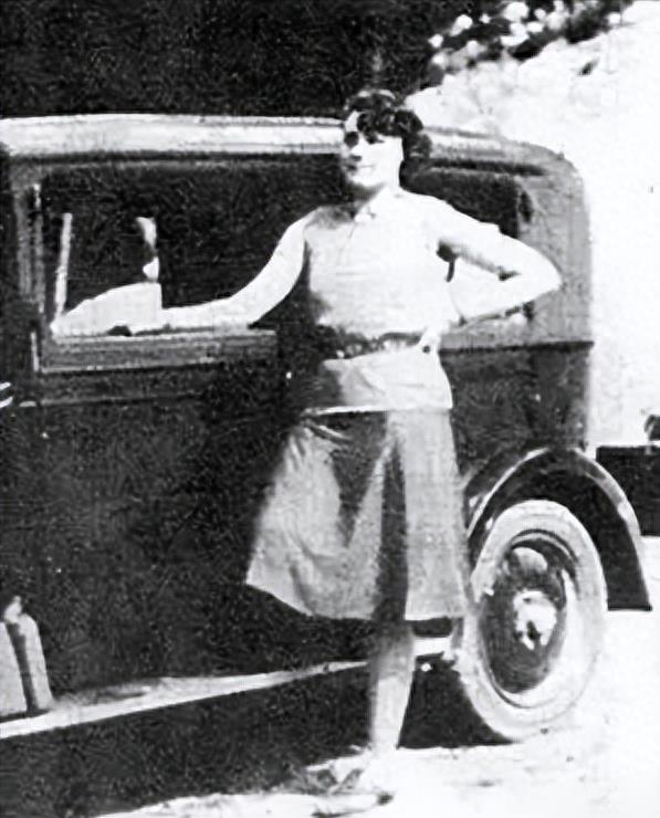 Hitler's family history: chaotic family relationships and mysterious ...