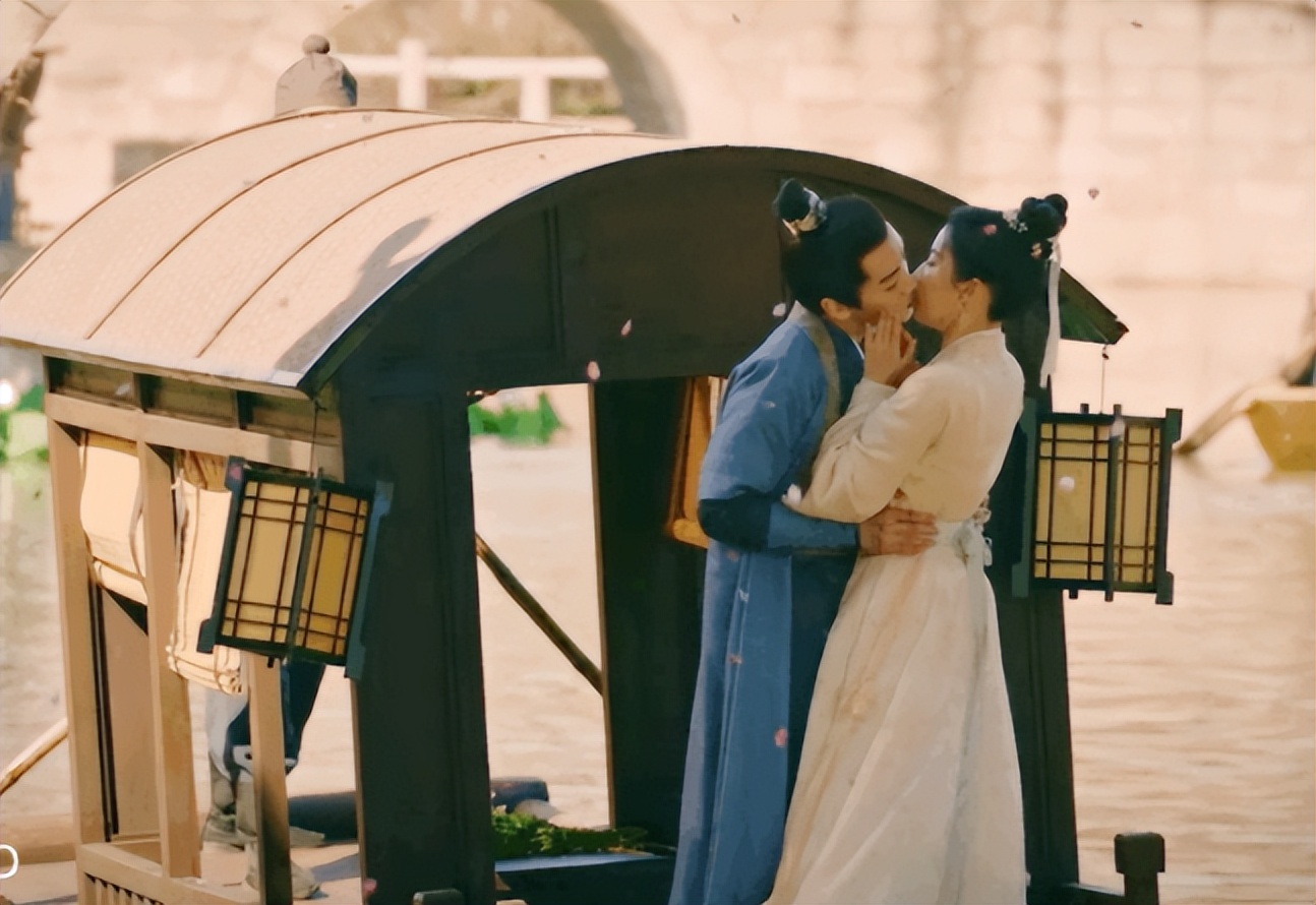 Chen Xiao and Liu Yifei's kiss scene "Bombing Circle", those "senior ...