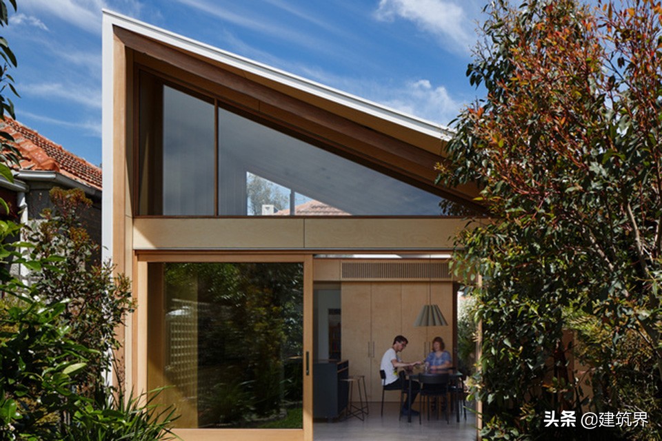 Australian bush hut, the subtle angle of the roof line extends out iNEWS