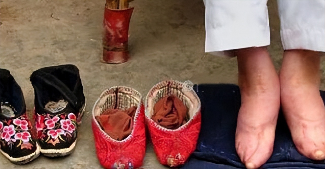 Why did ancient Chinese women bind their feet?Does Wu Zetian need to