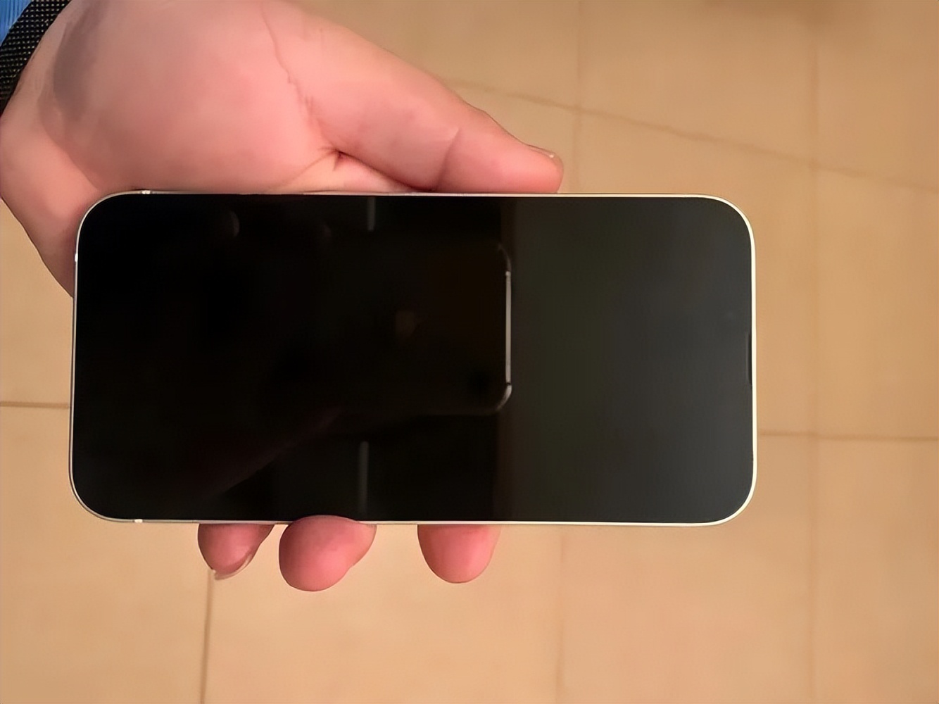 iPhone black screen can't turn on? Just 2 tricks to solve it! iMedia