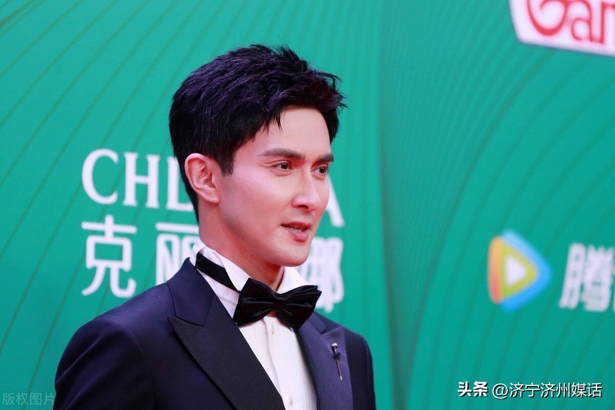 Gao Weiguang's dark blue suit attended the Chengdu event: Qi Yu is ...