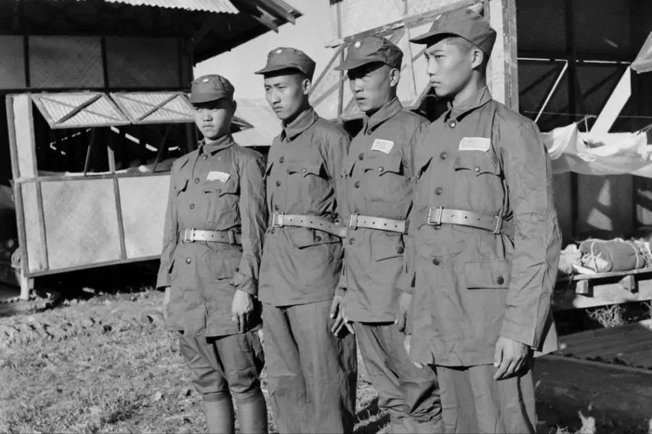 1950年,十幾名起義國軍傘兵投奔台灣,老蔣卻勃然大怒:統統槍斃 - 頭條匯