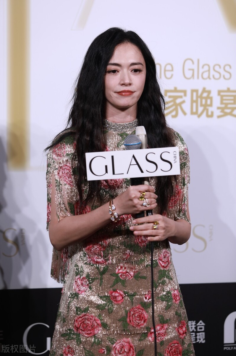 Yao Chen attended the GLASS collectors dinner in a printed dress iMedia