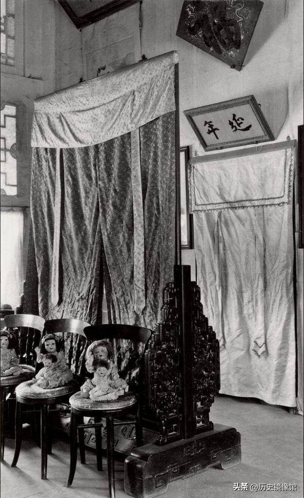 Old photos of the Qing Palace, a group photo of Princess Rongshou Gulun ...