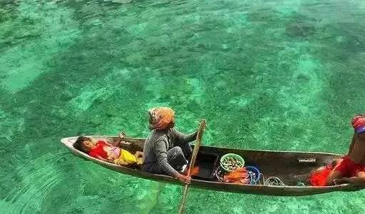 The bodies of the Bayao people who live in the water have undergone ...