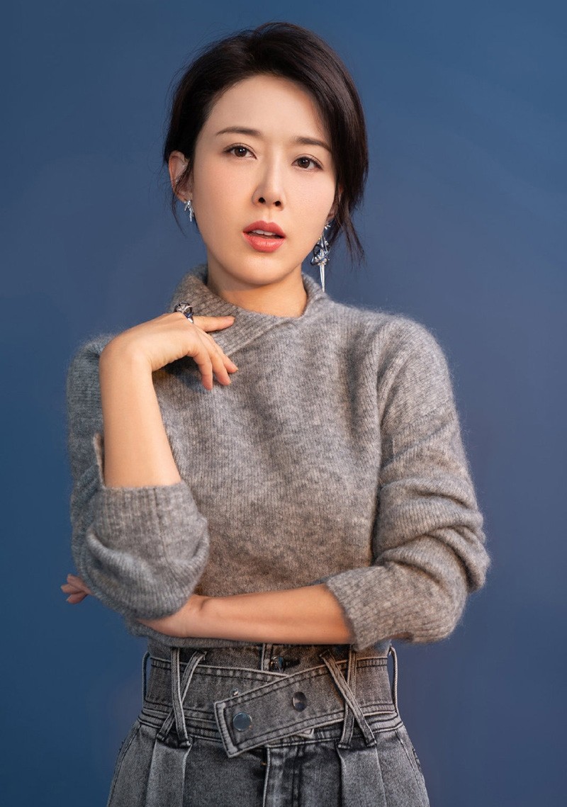 This evening in Beijing, Yan Danchen is so beautiful, Rong Mama is so ...