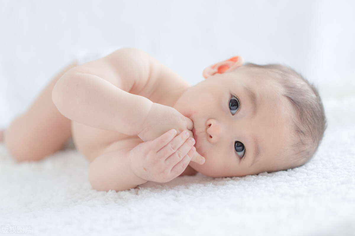 Should you turn on the night light when your baby is sleeping? iNEWS