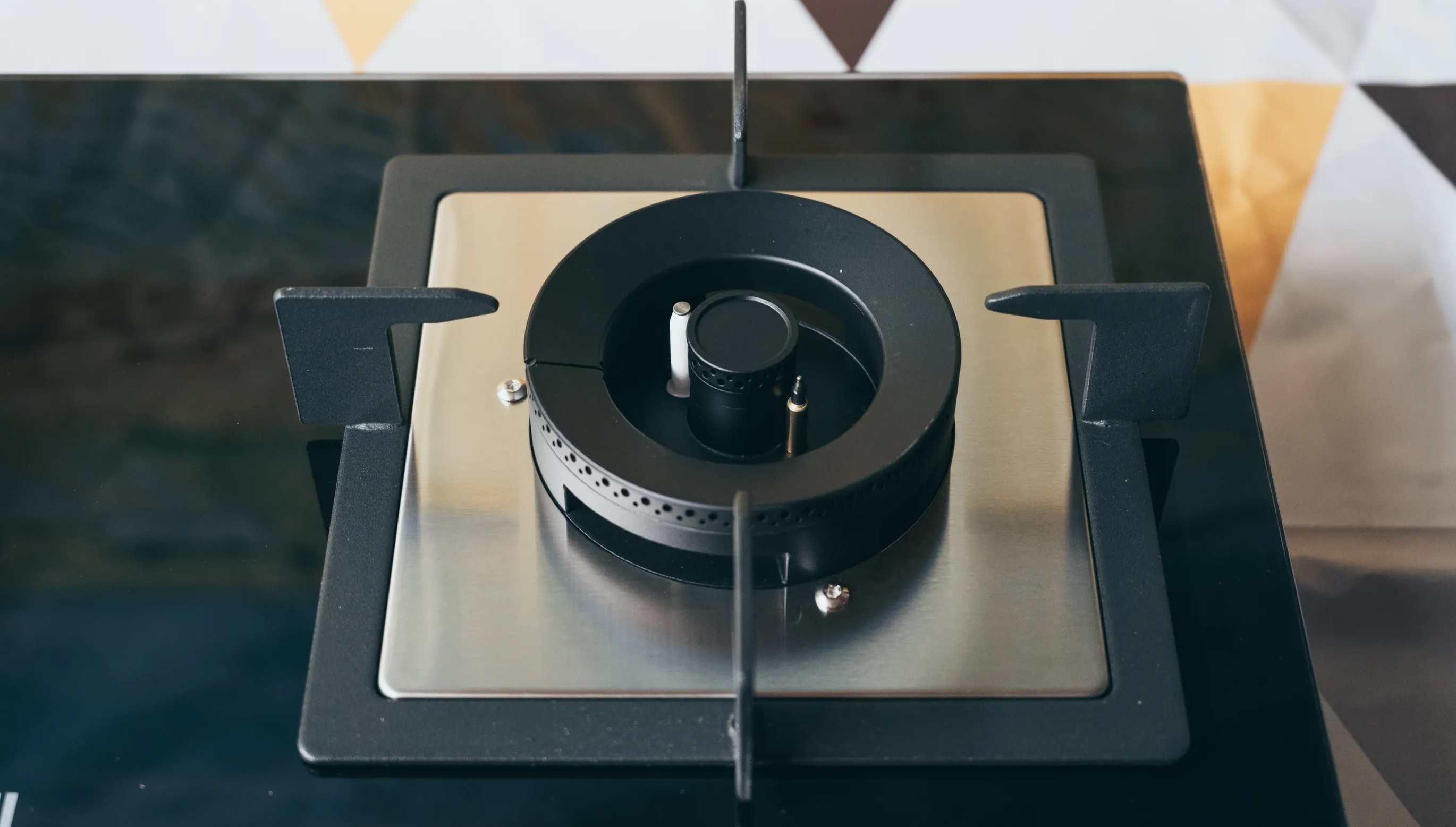 What's the matter with the gas stove turning off after it is turned on