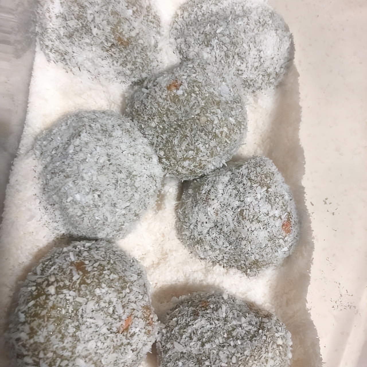 Wormwood Pork Floss Green Dumplings iNEWS