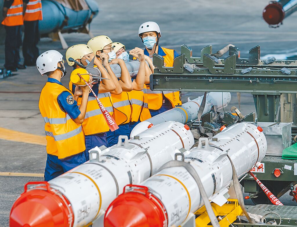 Can the U.S. Arms Sales Really Help Taiwan?Taiwan Youth Criticize Use