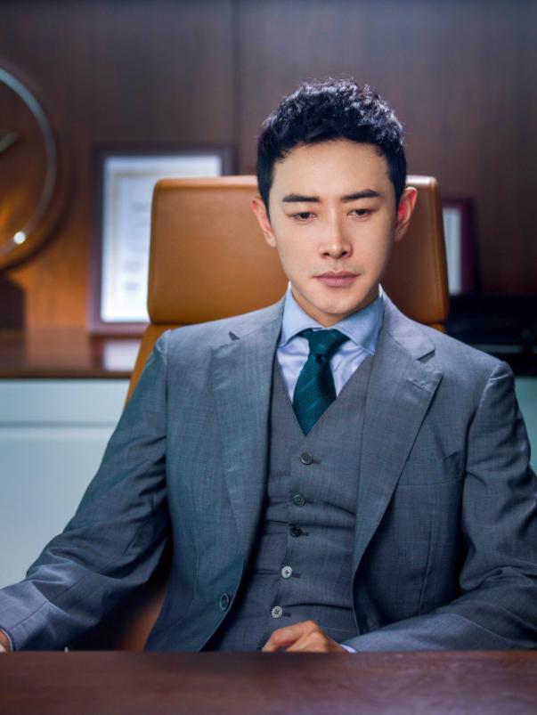 The man is handsome and the show is good. I only admire these 4 middle ...