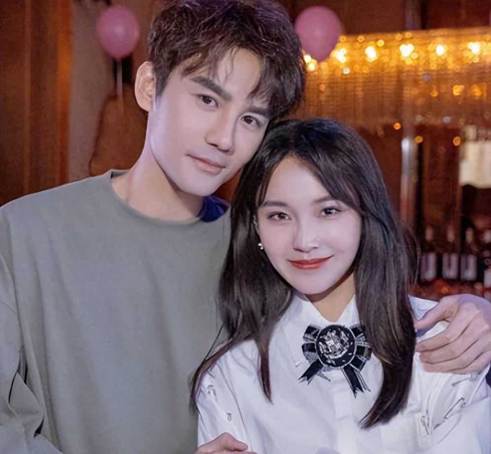 Wang Kai and Zhang Jianing gathered at a birthday party, and their ...