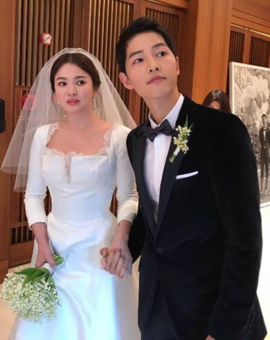 Park Shin Hye Exudes Professional Feminine Charm in Swarovsli CF - A  Koala's Playground, image size:860x1081