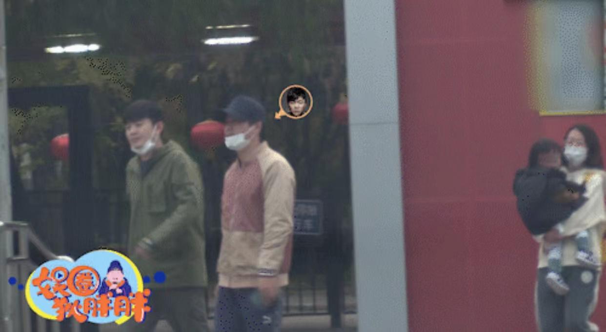 42-year-old Xiao Yang lives happily!A young female nanny accompanies ...