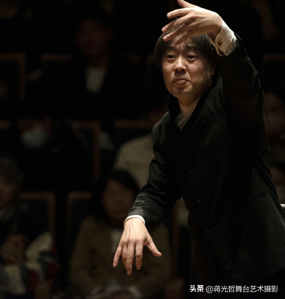 Conductor Yu Xuefeng - iMedia