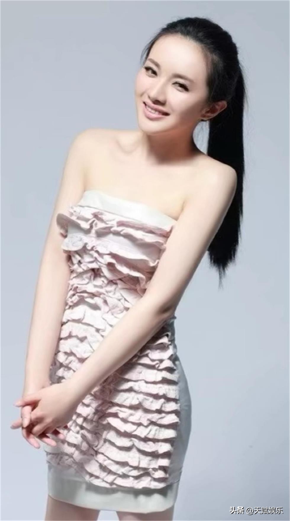 2023版孟茜寫真美照(23) - 頭條匯